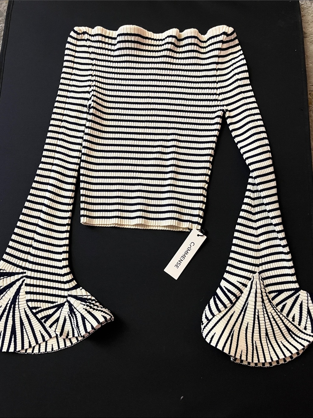 Commense Black & White Striped Off-Shoulder Cropped Bell Sleeve Top size Large